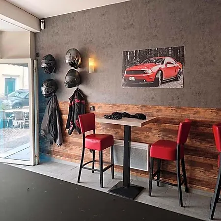 Le Mustang Отель *